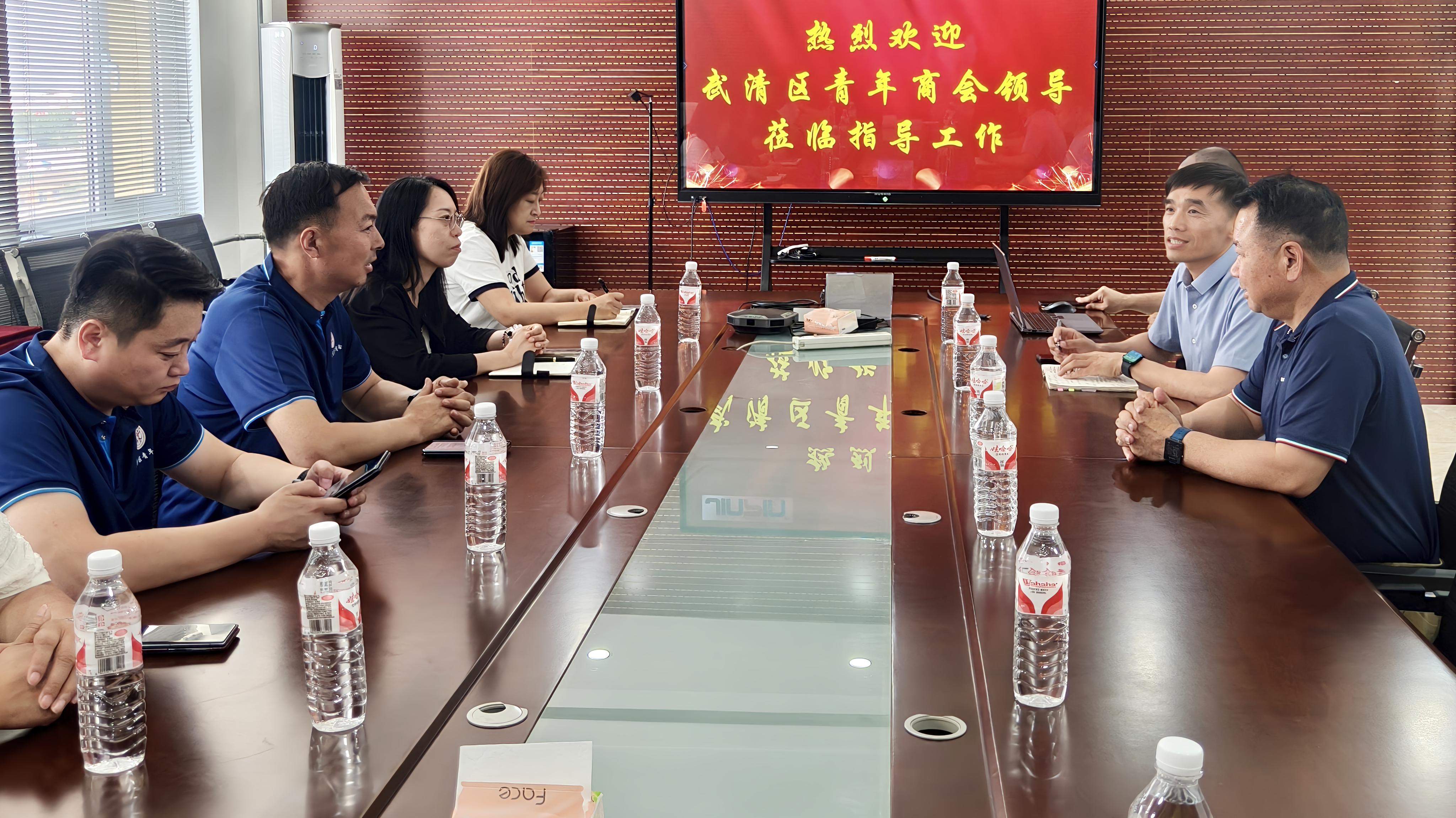 武清區(qū)青年商會領(lǐng)導(dǎo)蒞臨金品公司調(diào)研，共話 AI 賦能企業(yè)新未來
